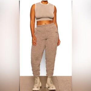 NWT SKIMS Teddy Pants Sherpa Jogger Tigers Eye Small